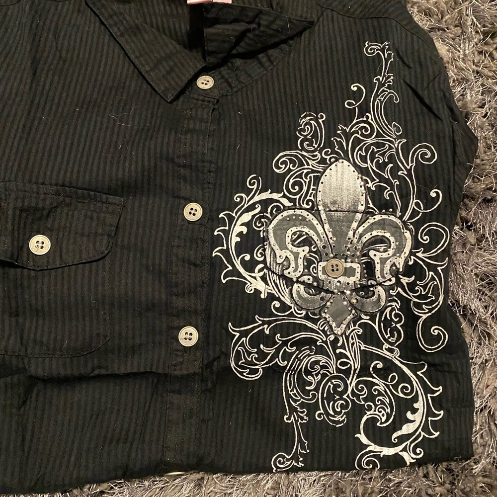 Really nice fleur-de-lis long sleeve button up size large runs small
